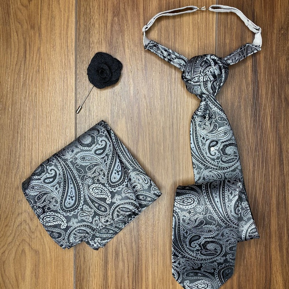 The Intrinity (Silver And Black Paisley)